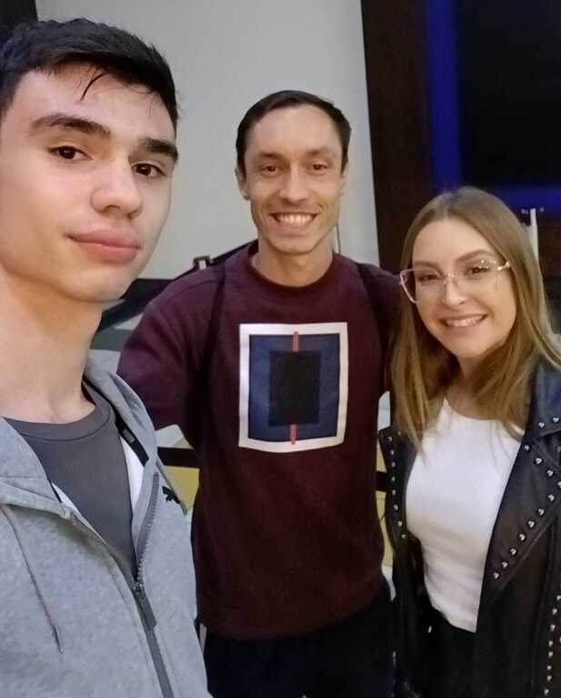 Ryan Morales, André Iassia e Carla Diaz na pré-estreia do filme Rodeio Rock no Maxi Shopping Jundiaí