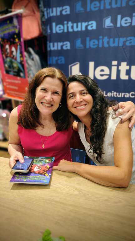 Noite de Autógrafos em Campinas: Larissa Scomparim encanta leitores com lançamento de livro infantil