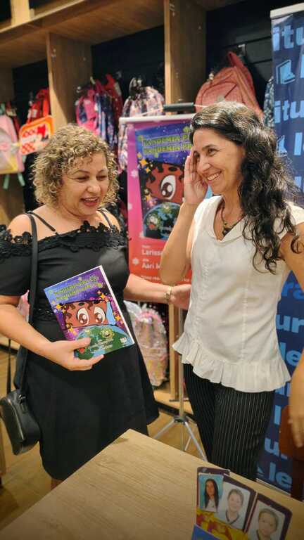 Noite de Autógrafos em Campinas: Larissa Scomparim encanta leitores com lançamento de livro infantil