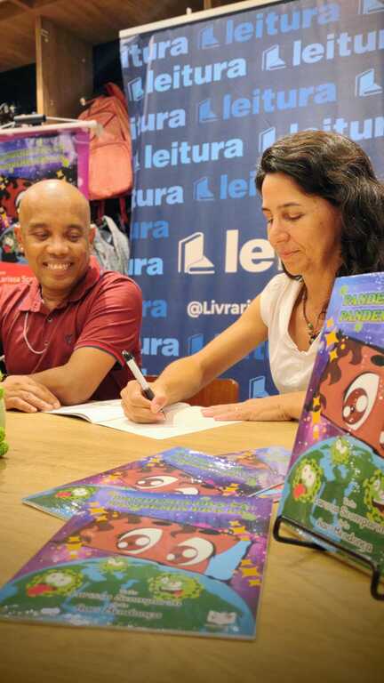 Noite de Autógrafos em Campinas: Larissa Scomparim encanta leitores com lançamento de livro infantil