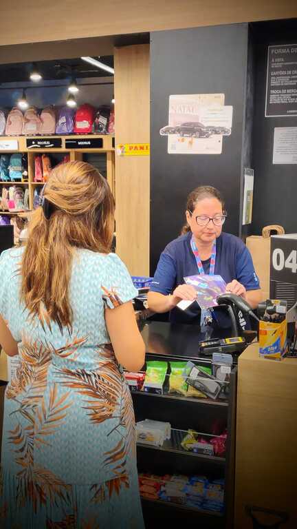 Noite de Autógrafos em Campinas: Larissa Scomparim encanta leitores com lançamento de livro infantil