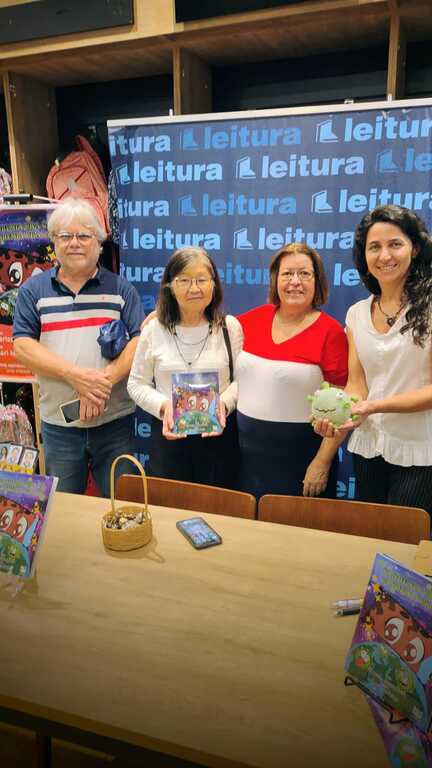 Noite de Autógrafos em Campinas: Larissa Scomparim encanta leitores com lançamento de livro infantil