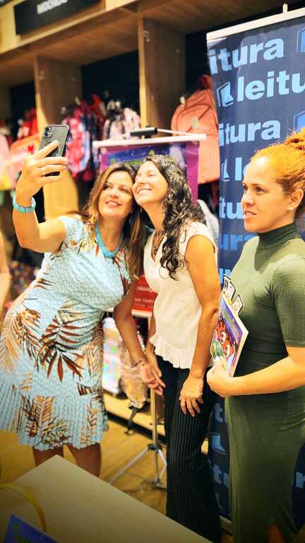 Noite de Autógrafos em Campinas: Larissa Scomparim encanta leitores com lançamento de livro infantil