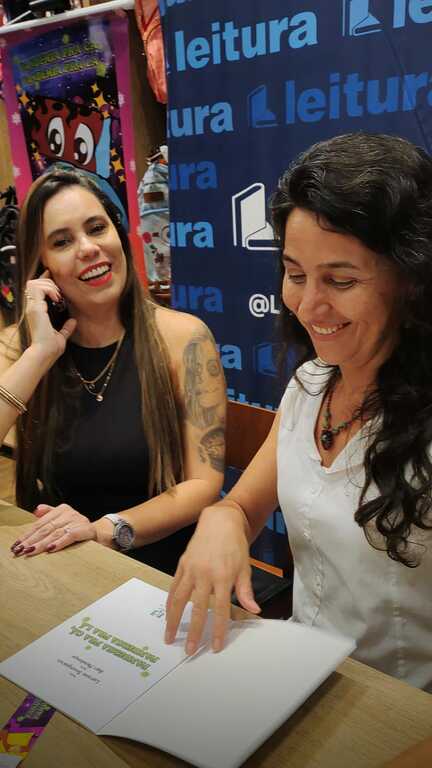 Noite de Autógrafos em Campinas: Larissa Scomparim encanta leitores com lançamento de livro infantil