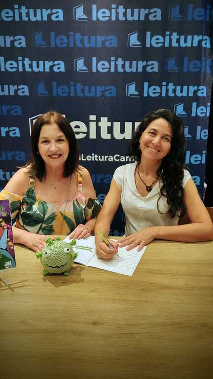 Noite de Autógrafos em Campinas: Larissa Scomparim encanta leitores com lançamento de livro infantil