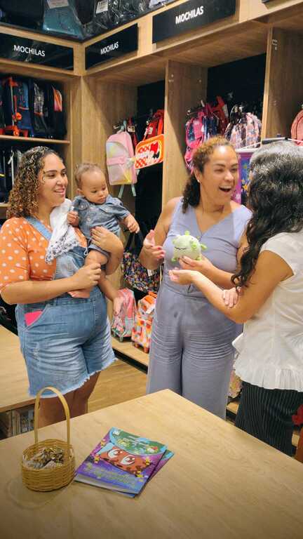 Noite de Autógrafos em Campinas: Larissa Scomparim encanta leitores com lançamento de livro infantil