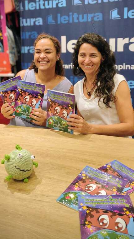 Noite de Autógrafos em Campinas: Larissa Scomparim encanta leitores com lançamento de livro infantil