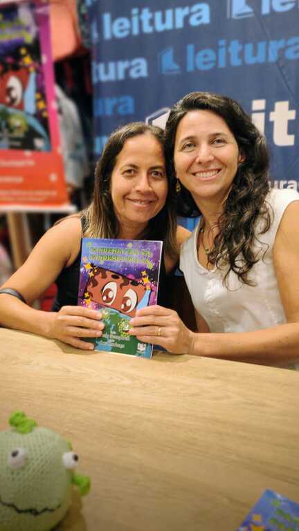 Noite de Autógrafos em Campinas: Larissa Scomparim encanta leitores com lançamento de livro infantil
